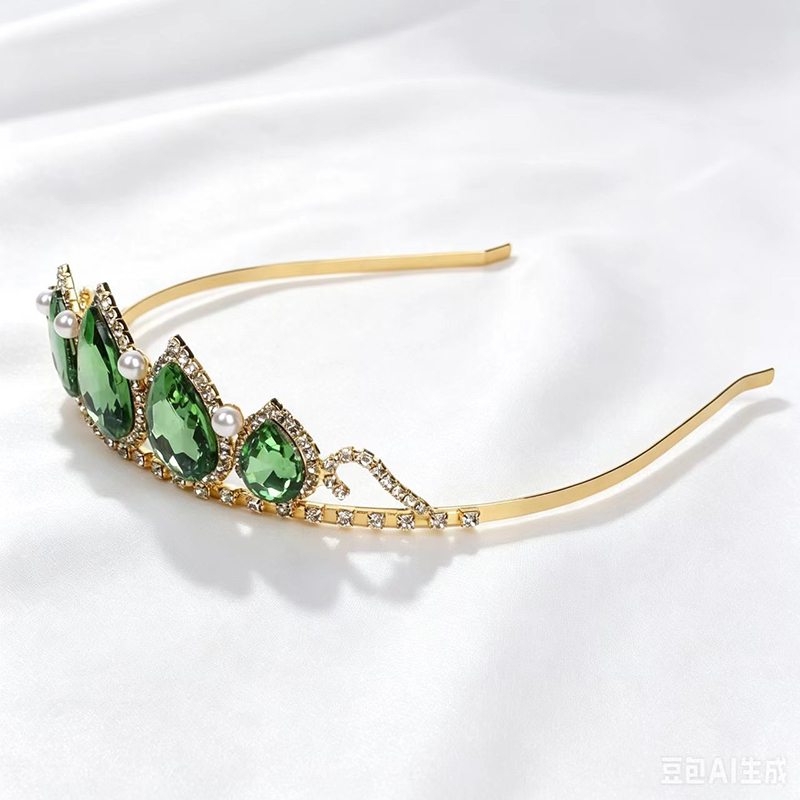 Women'S Accessories And Jewelry - Zielona Korona z Kryształkami i Cyrkoniami