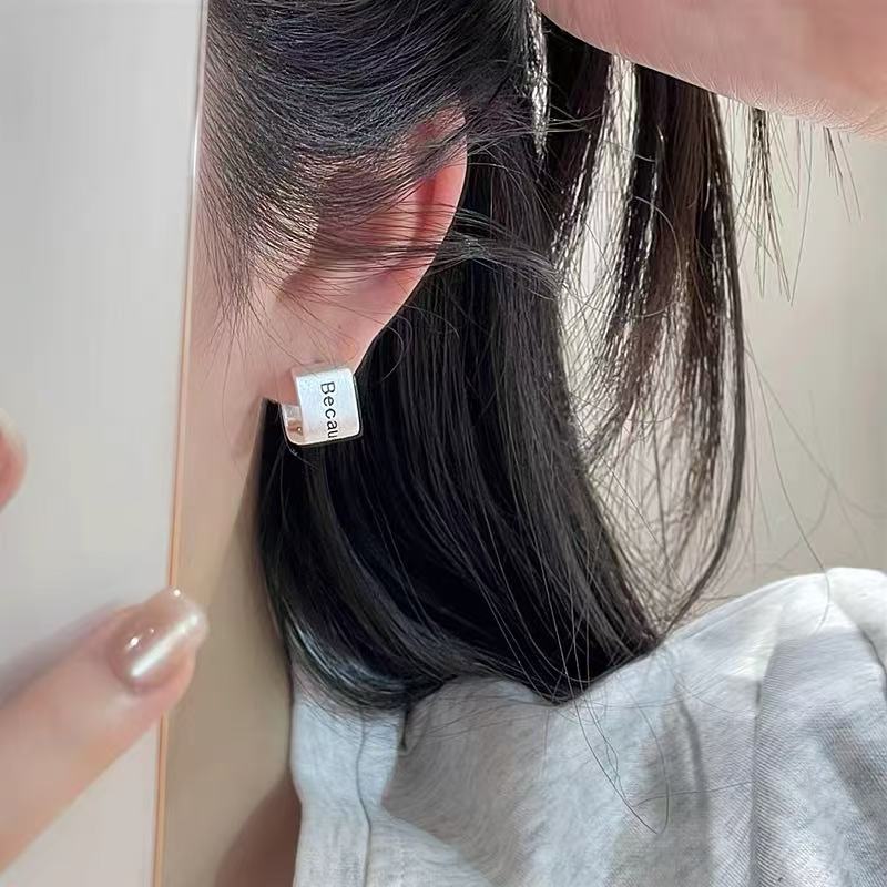 Damskie metalowe, matowe kolcz – Women Accessories In English recenzja i cena